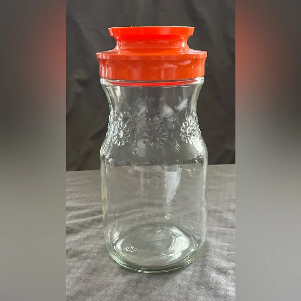 EUC Vintage Anchor Hocking Daisy Carafe Embossed Daisies w/Orange Plastic Lid